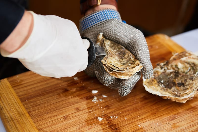 Oyster Etiquette The Right Way to Eat Oysters ItsFoodtastic