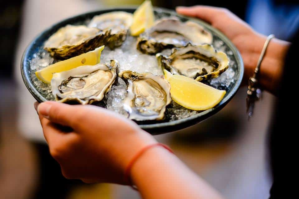 How to Eat Oysters At Home? Useful Tips For Serving Oysters At Home